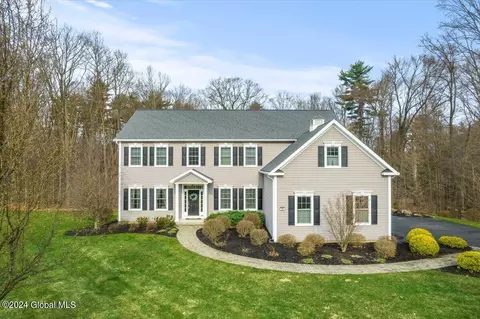 12 Fairleigh Way, Ballston Lake, NY 12019