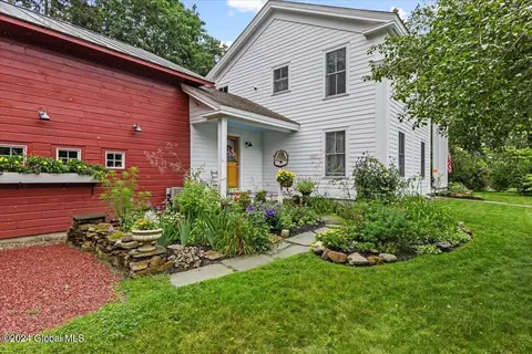 2 Whipple Pl, Greenwich, NY 12834