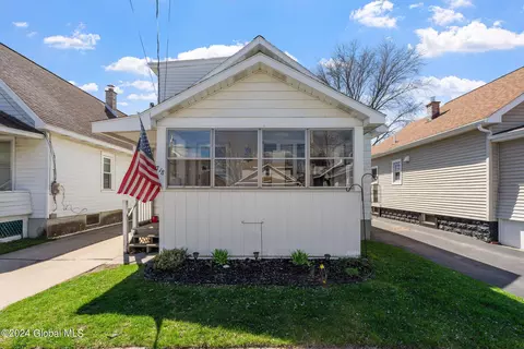 Exterior - 718 Cramer Ave, Schenectady, NY 12306 photo 2 of 7