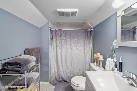 Bath - 718 Cramer Ave, Schenectady, NY 12306 photo 2 of 2