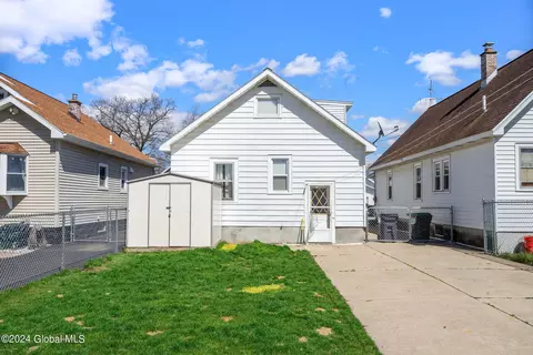 Exterior - 718 Cramer Ave, Schenectady, NY 12306 photo 4 of 7