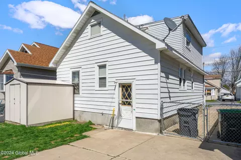 Exterior - 718 Cramer Ave, Schenectady, NY 12306 photo 5 of 7