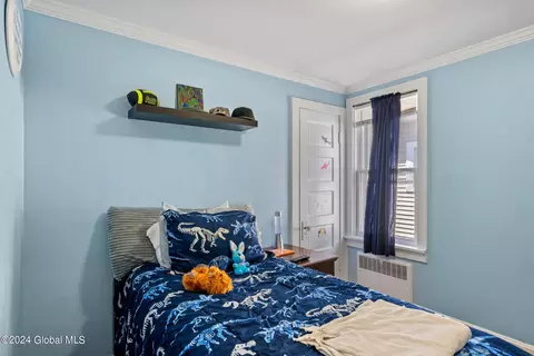 Bedroom - 718 Cramer Ave, Schenectady, NY 12306 photo 5 of 9