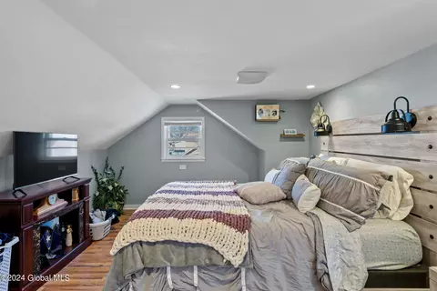 Bedroom - 718 Cramer Ave, Schenectady, NY 12306 photo 7 of 9