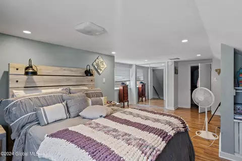 Bedroom - 718 Cramer Ave, Schenectady, NY 12306 photo 6 of 9