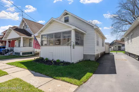 Exterior - 718 Cramer Ave, Schenectady, NY 12306 photo 1 of 7