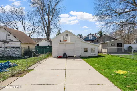 Exterior - 718 Cramer Ave, Schenectady, NY 12306 photo 6 of 7