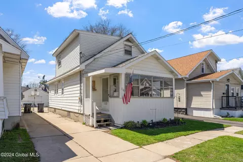 Exterior - 718 Cramer Ave, Schenectady, NY 12306 photo 3 of 7