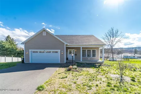 649 Mohawk Ave, Glenville, NY 12302