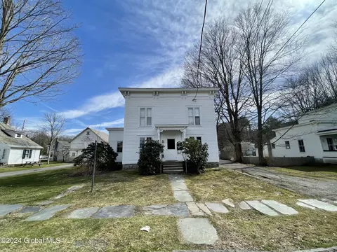 1 Pleasant St, Cambridge, NY 12816