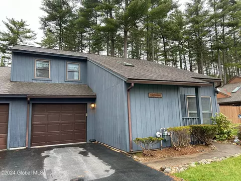 38 Elizabeth Ln, Queensbury, NY 12804