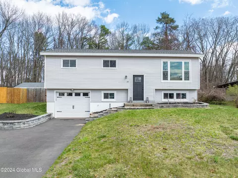20 Gail Ave, Colonie, NY 12205