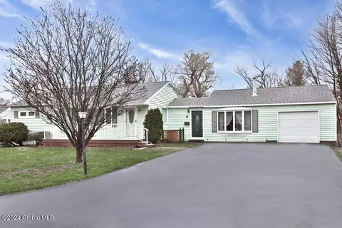 9 Stephens Ln E, Glenville, NY 12302
