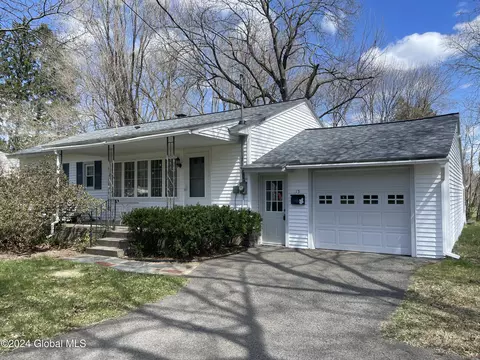 15 Ralmar Dr, Glenville, NY 12302