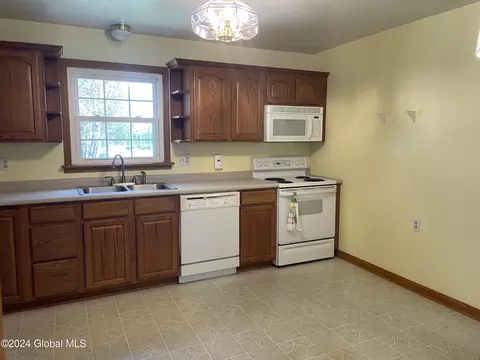 Kitchen - 15 Ralmar Dr, Glenville, NY 12302 photo 2 of 3