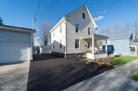 9 Cady St, Johnstown, NY 12095