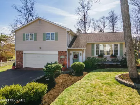 201 Grandview Dr, Cobleskill, NY 12043