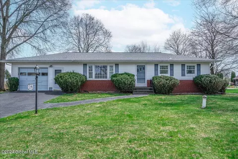 28 Clemente Ln, Waterford, NY 12188