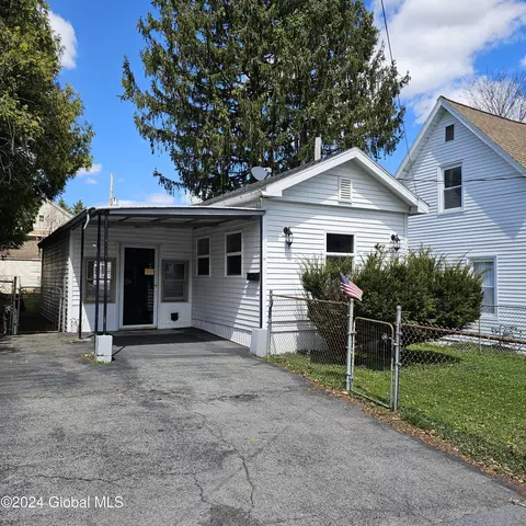 28 Newman Ave, Mechanicville, NY 12118