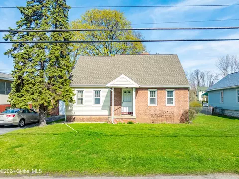 3 N Elmhurst Ave, Colonie, NY 12205