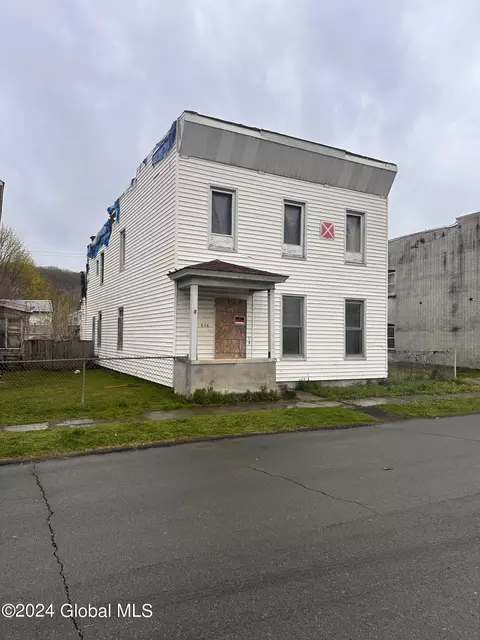 676 4th Ave, Troy, NY 12182