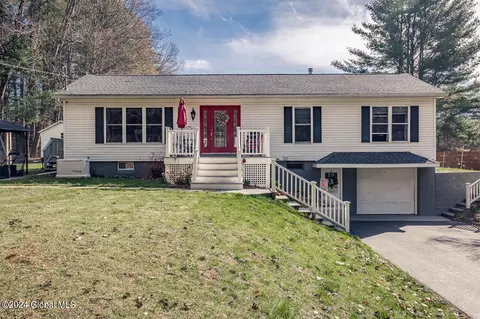 138 N 2nd Ave, Broadalbin, NY 12025