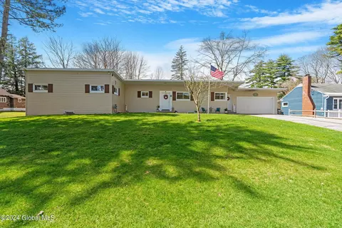 8 Jerome Ave, Queensbury, NY 12804