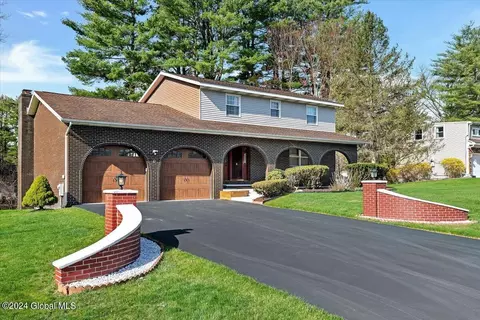 6 Janet Ln, Albany, NY 12203