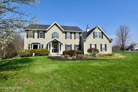 10 Alice Ln, Rensselaer, NY 12144