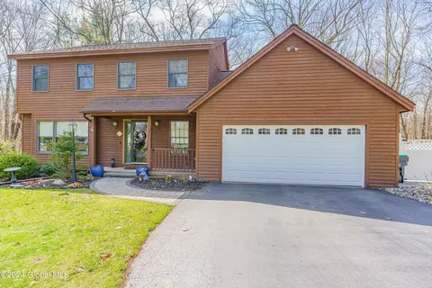 4 Berkshire Dr W, Clifton Park, NY 12065