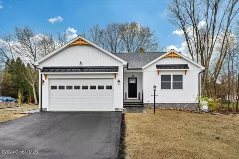 3 Purdy Ln, Mechanicville, NY 12118