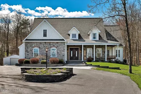 657 Goldfoot Rd, Glenville, NY 12302
