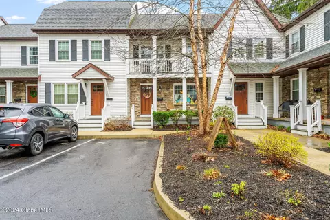 11 Cottage St #4, Saratoga Springs, NY 12866