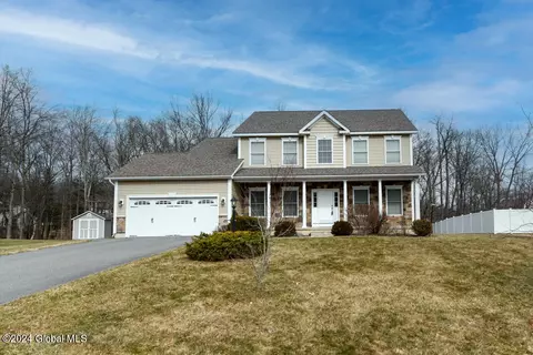 19 Cotton Wood Ln, Selkirk, NY 12158