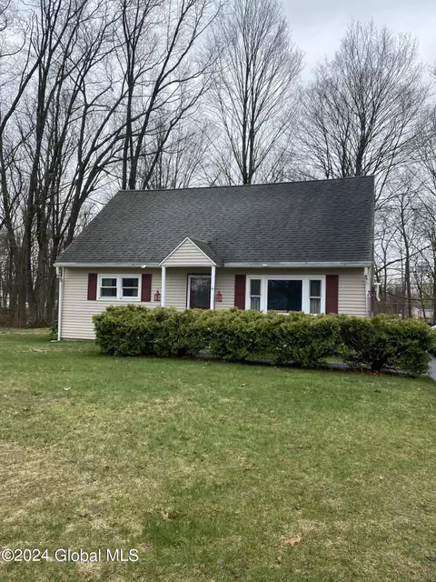 4 Circular Dr, Hudson Falls, NY 12839