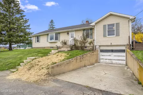 3 Otty Dr, Hudson, NY 12534