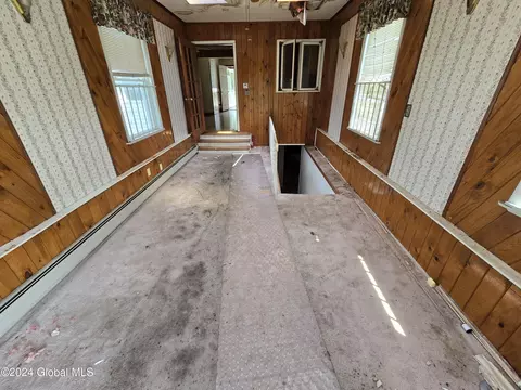 Entry Way - 2185 Lenox Rd, Schenectady, NY 12308 photo 2 of 2