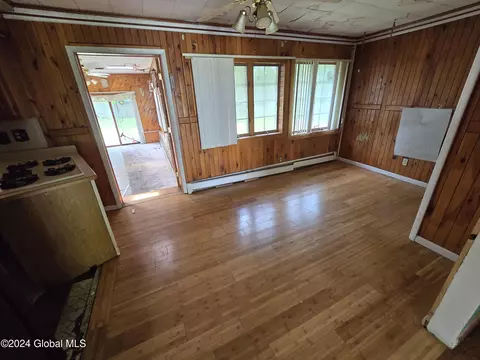 Living - 2185 Lenox Rd, Schenectady, NY 12308 photo 4 of 7