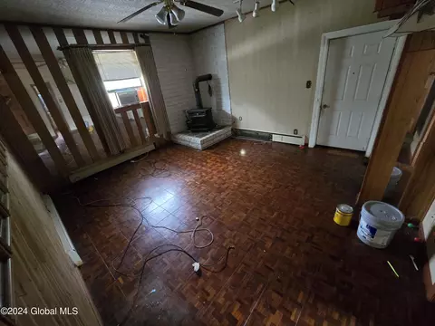 Living - 2185 Lenox Rd, Schenectady, NY 12308 photo 5 of 7