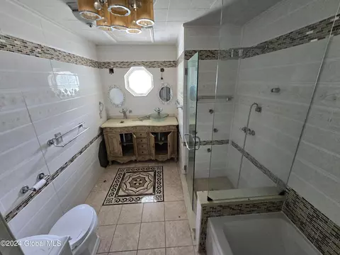 Bath - 2185 Lenox Rd, Schenectady, NY 12308 photo 1 of 2