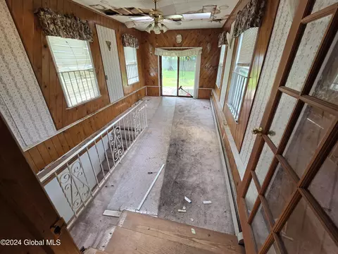 Entry Way - 2185 Lenox Rd, Schenectady, NY 12308 photo 1 of 2