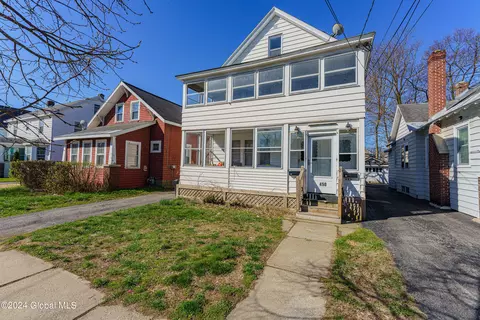 450 Arthur St, Schenectady, NY 12306