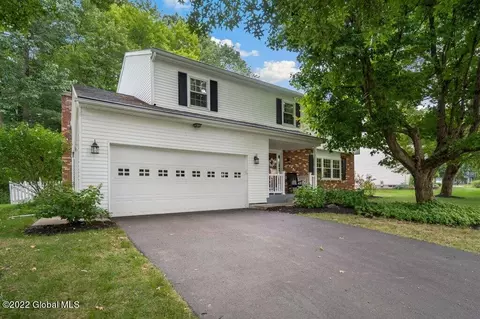 541 Jefferson Ct, Guilderland, NY 12084