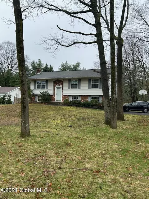 15 Kashmire Ter, Clifton Park, NY 12065