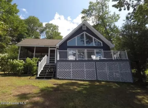 19 Corlear Dr, Willsboro, NY 12996
