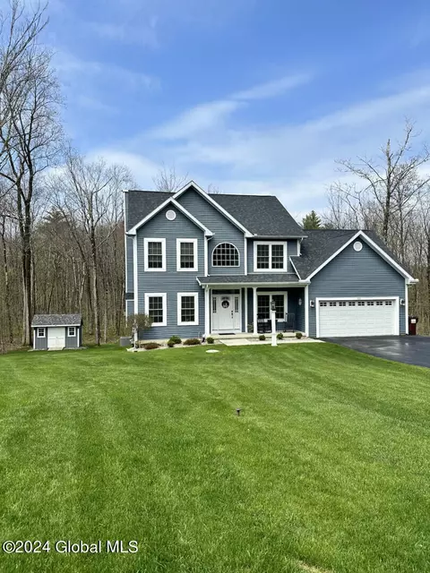 928 Mac Arthur Dr, Milton, NY 12020