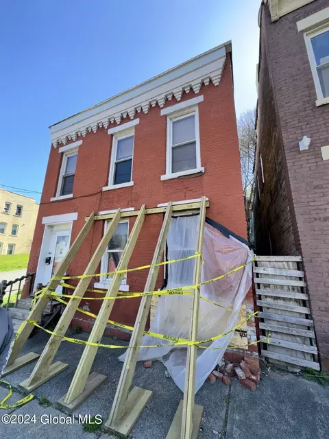 614 4th St, Troy, NY 12180