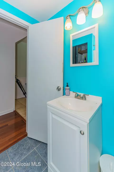Bath - 3162 E Lydius St, Schenectady, NY 12303 photo 3 of 4