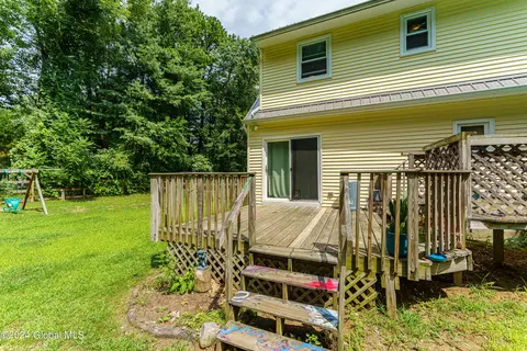 Exterior - 3162 E Lydius St, Schenectady, NY 12303 photo 10 of 14