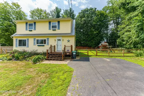 3162 E Lydius St, Schenectady, NY 12303